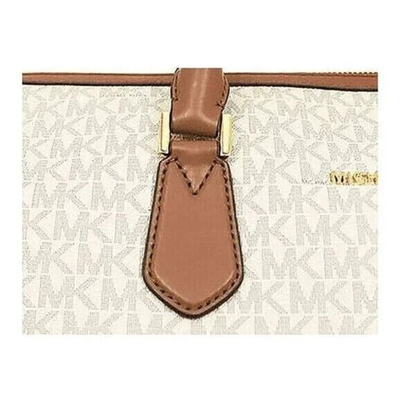 Michael Kors Travel Large Duffle Bag in PVC Signature (vanilla) - Picture 9 of 9